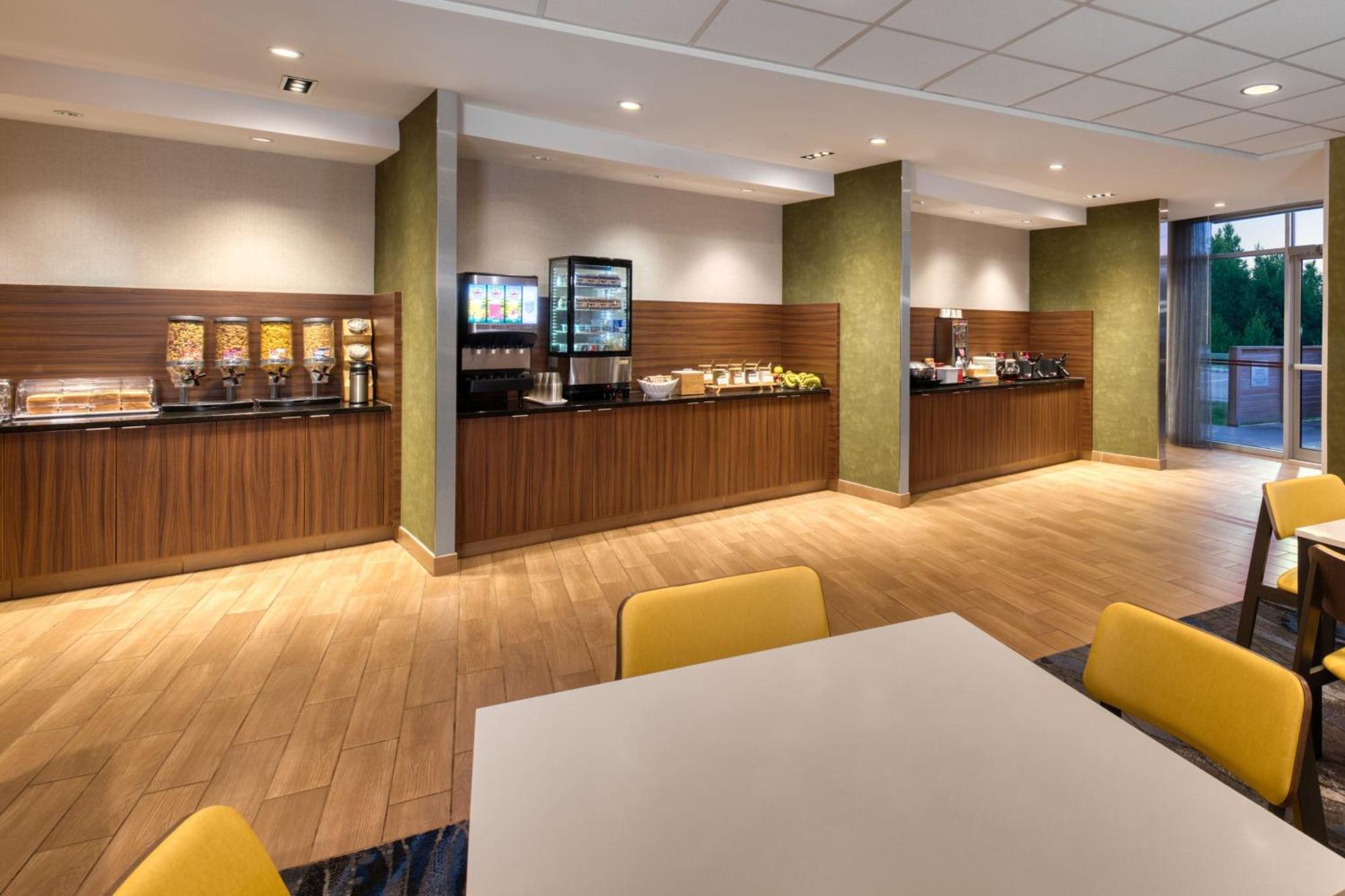 Fairfield Inn & Suites By Marriott Moncton Exterior photo