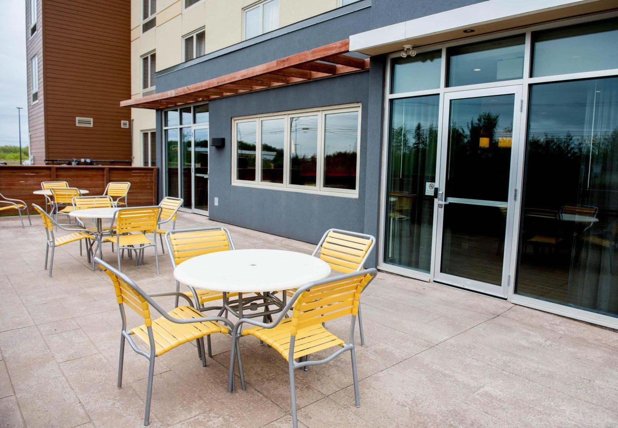 Fairfield Inn & Suites By Marriott Moncton Exterior photo